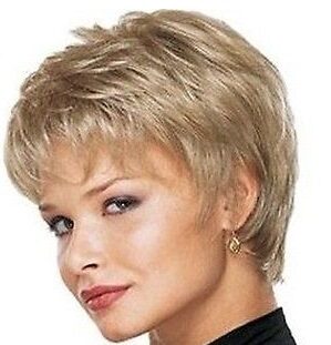 Luxusní krátká blond paruka