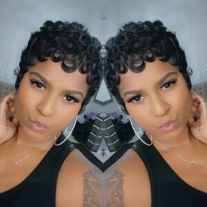 Kudrnatá černá krátká paruka